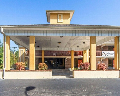 Quality Inn West image 12