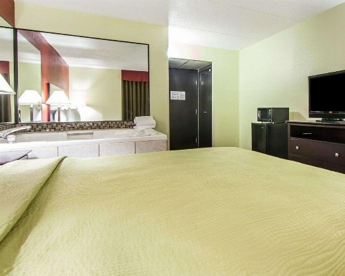 Quality Inn West image 18