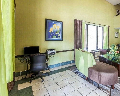 Quality Inn West image 23