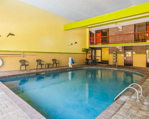 Quality Inn West image 4