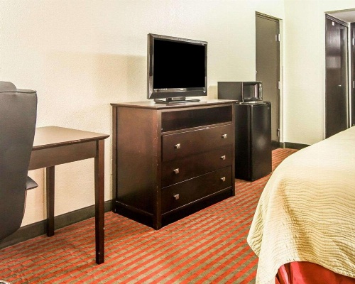 Quality Inn West image 9